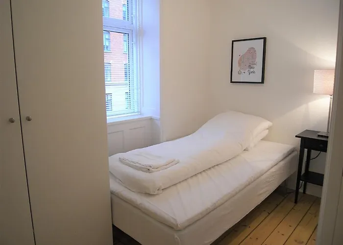 Bright 1-Bedroom Apartment In Popular Osterbro