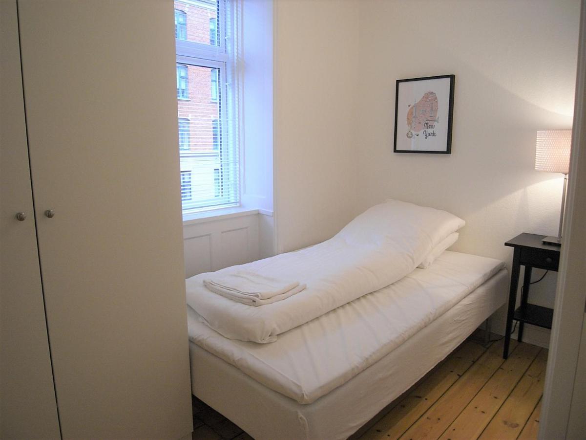Bright 1-bedroom In Popular Osterbro Leilighet